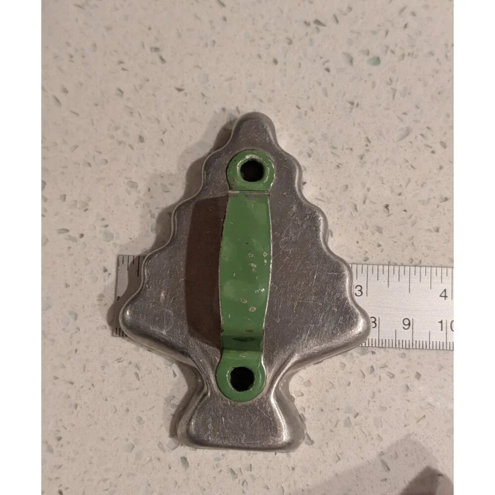 Vintage Aluminum Cookie Cutter Set of 7 with wooden Handles - Picture 8 of 13